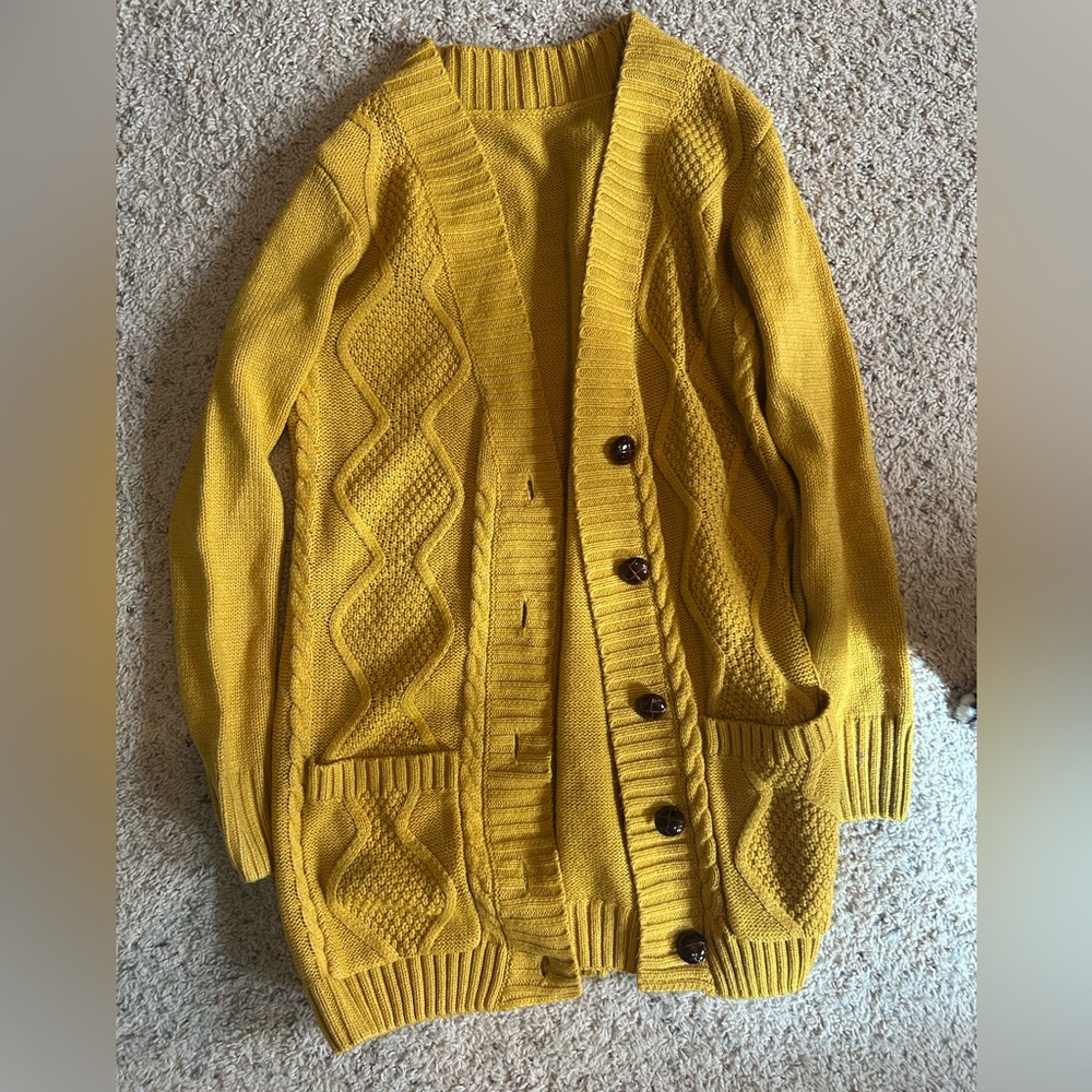 Yellow Cable Knit Button Cardigan & Sunflower Tee 🌻